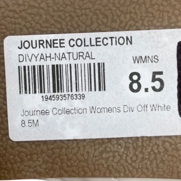 Journee Collection Divyah Crisscross Puff Flat Sandals Off White Size 8.5 NWT - Picture 7 of 8
